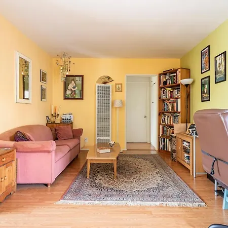 Lovely Home In Culver City